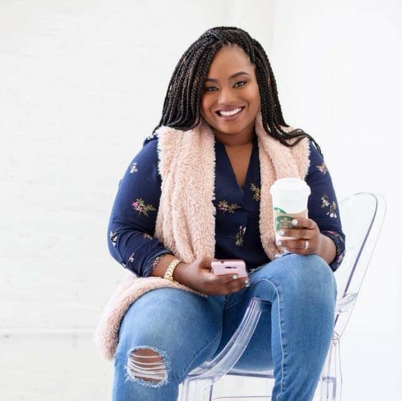 Meet your Posher, Crystal - Picture 2 of 2